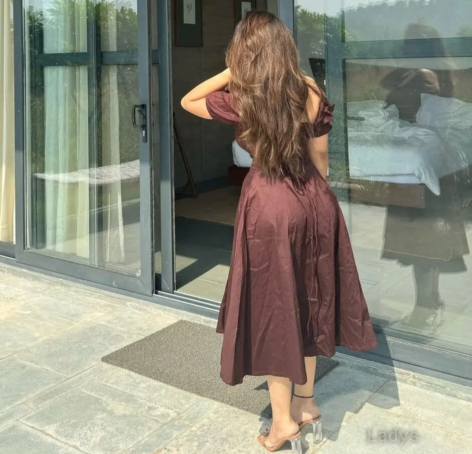 Shrija, 21 years brunette escorts in Noida, height 170 sm, Weight kg