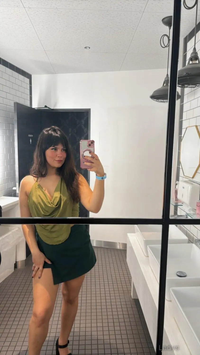 Mia, 25 years brunette escorts in Okinawa, height 160 sm, Weight kg