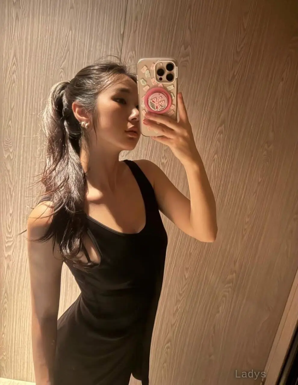 Zoya, 25 years brunette escorts in Osaka, height 166 sm, Weight  kg