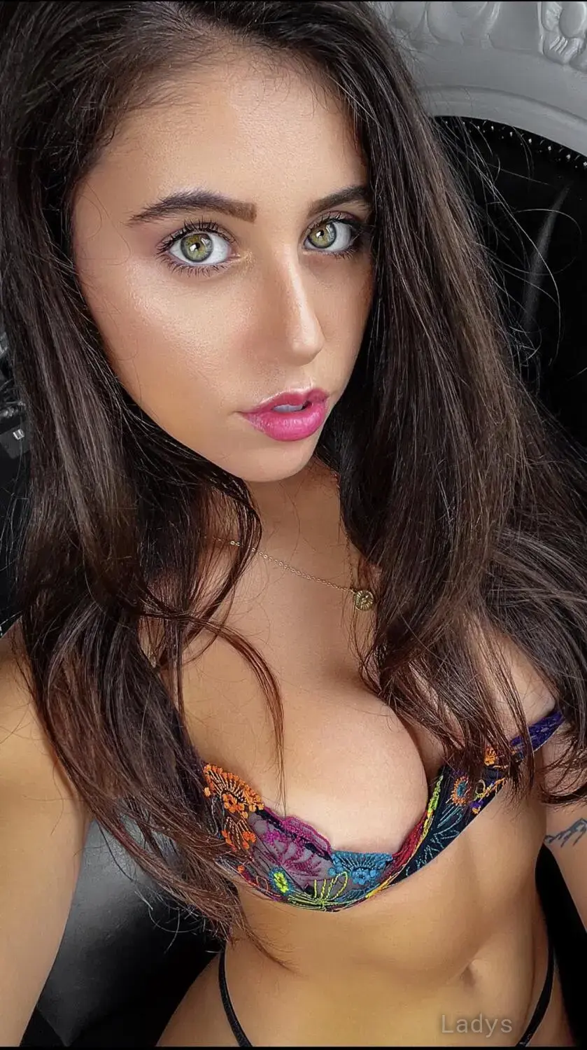 Aure mechteld, 26 years brunette escorts in Oslo, height 168 sm, Weight 48 kg