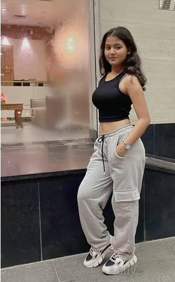 Aditi, 22 years brunette escorts in Paris, height 160 sm, Weight  kg