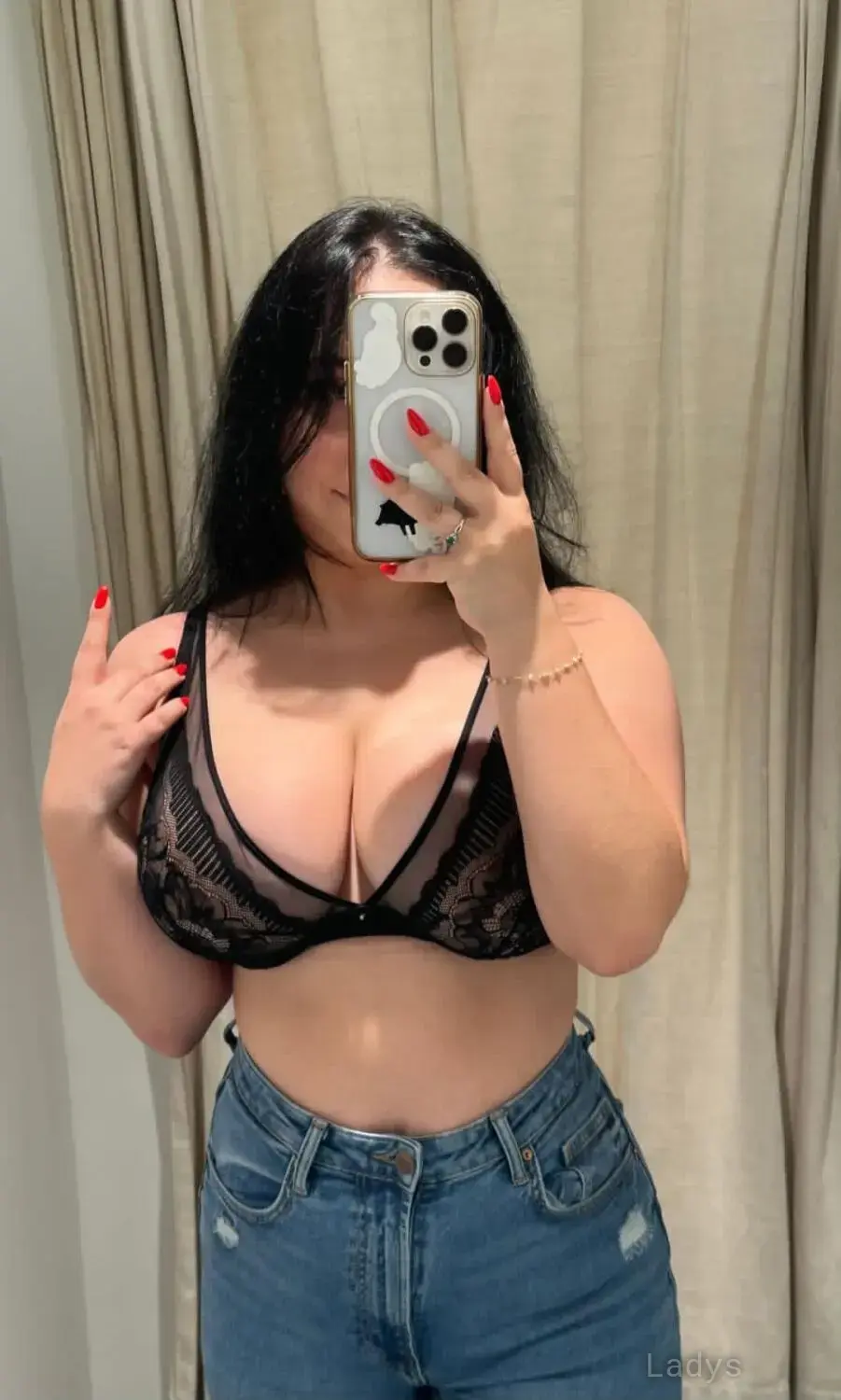Harley, 25 years brunette escorts in Paris, height 166 sm, Weight 68 kg