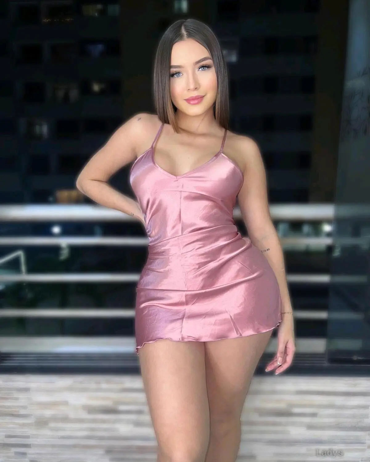 NAHOMI, 26 years brunette escorts in Paris, height 170 sm, Weight 48 kg