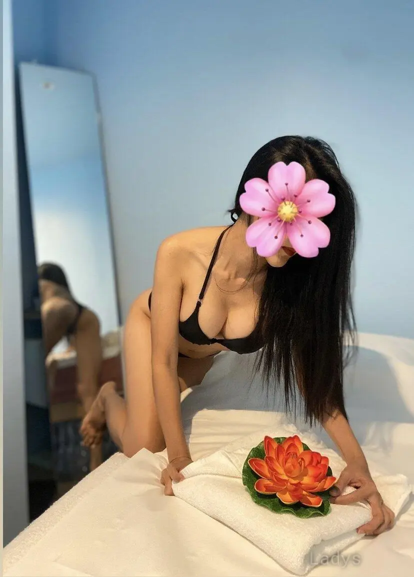 Patty, 28 years brunette escorts in Paris, height 160 sm, Weight  kg