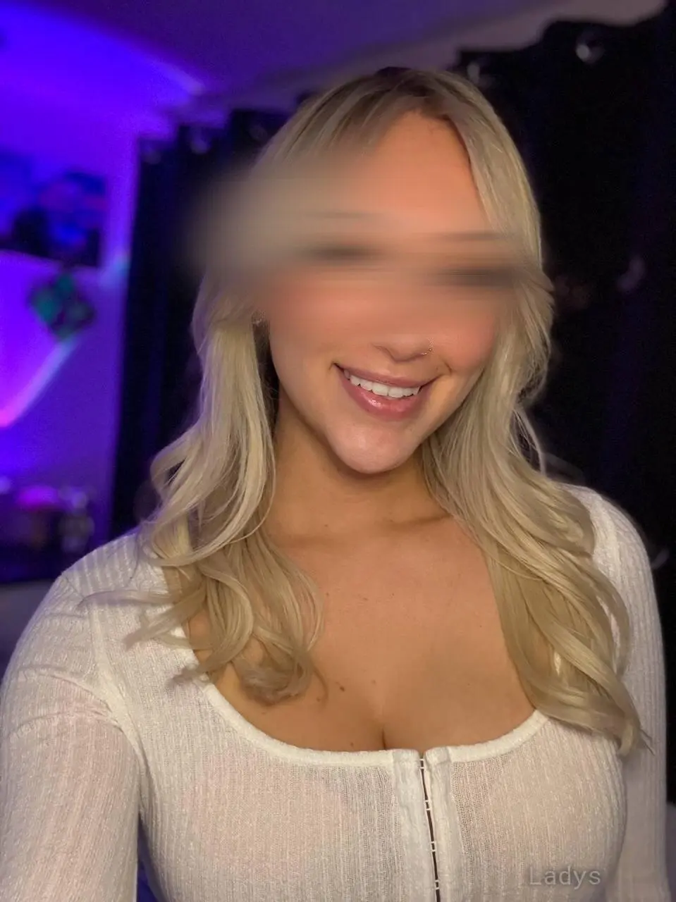 Tina, 29 years brunette escorts in Paris, height 170 sm, Weight kg