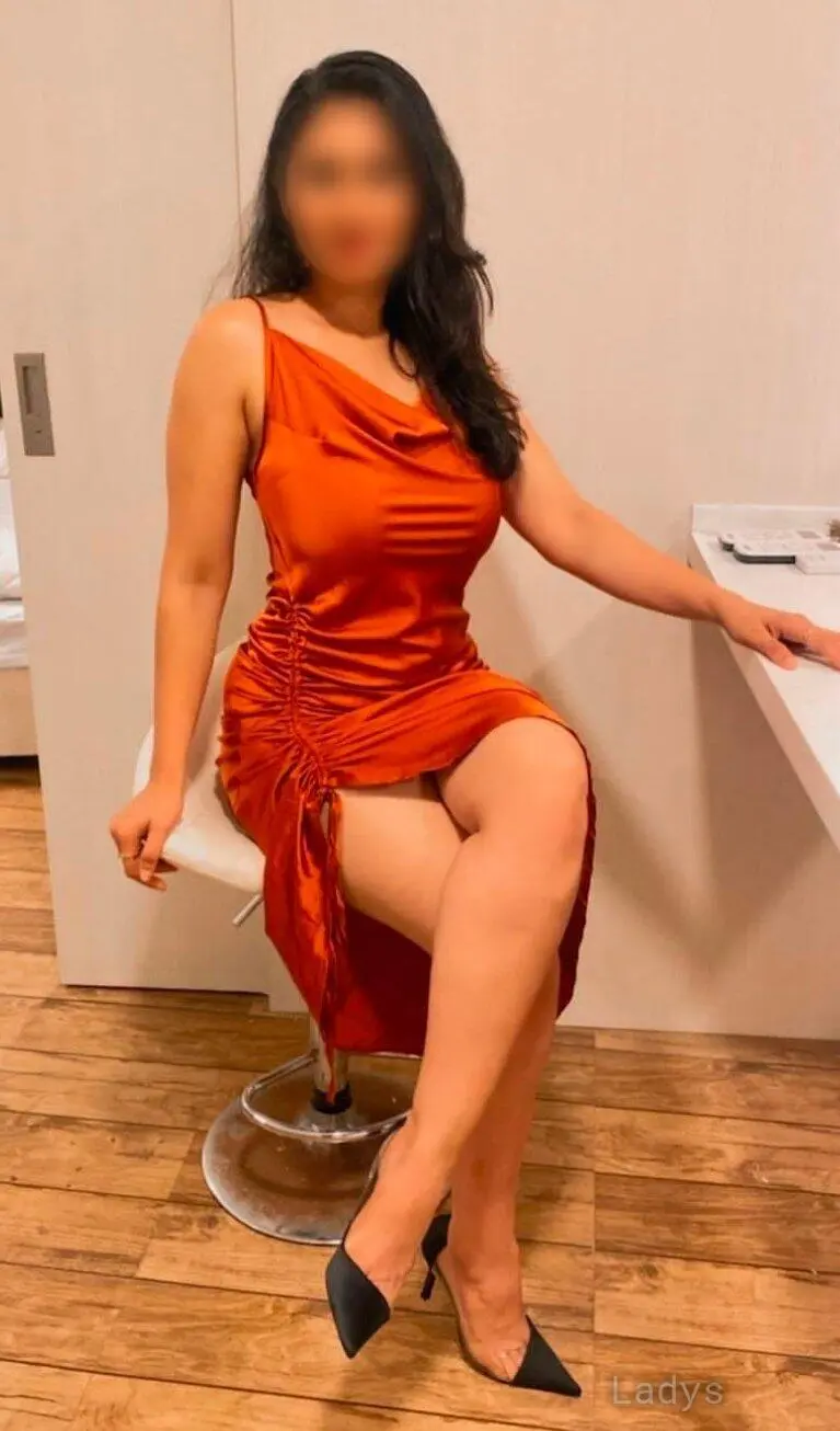 Bella, 23 years brunette escorts in Pattaya, height 166 sm, Weight  kg