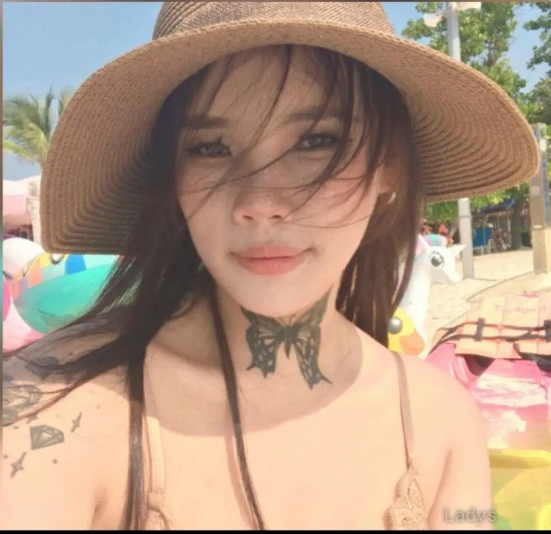 Lada, 22 years brunette escorts in Pattaya, height 165 sm, Weight kg