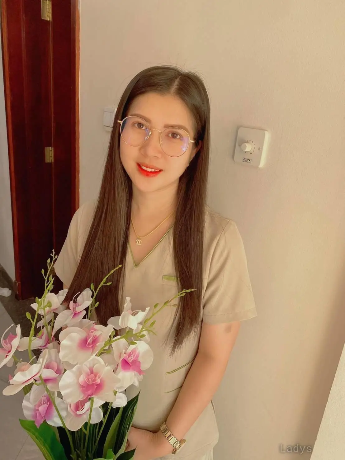 Nancy, 28 years brunette escorts in Phuket, height 159 sm, Weight kg