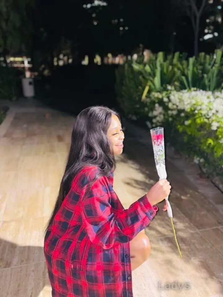 Kiera, 23 years brunette escorts in Port Harcourt, height 170 sm, Weight kg