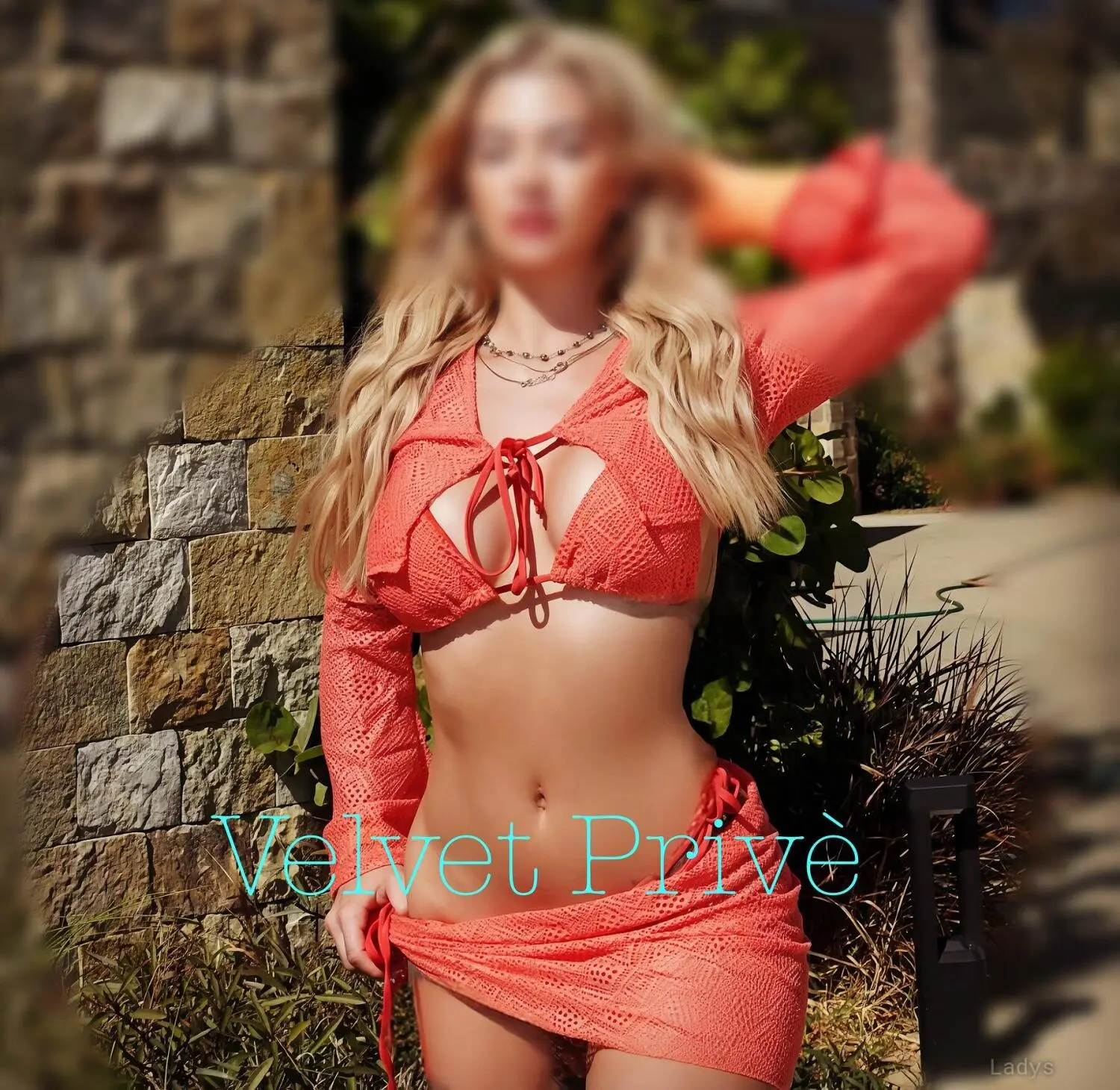 Tannya Velvet Privé, 30 years brunette escorts in Porto, height 170 sm, Weight kg
