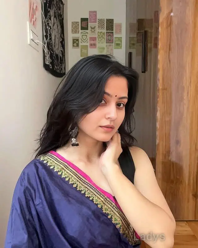Aarushi, 22 years brunette escorts in Pune, height 154 sm, Weight kg