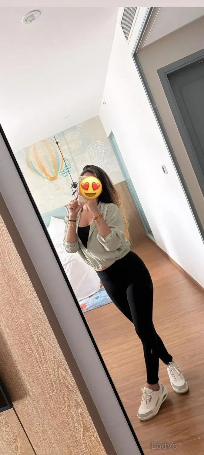 Akansha, 23 years brunette escorts in Pune, height 160 sm, Weight kg