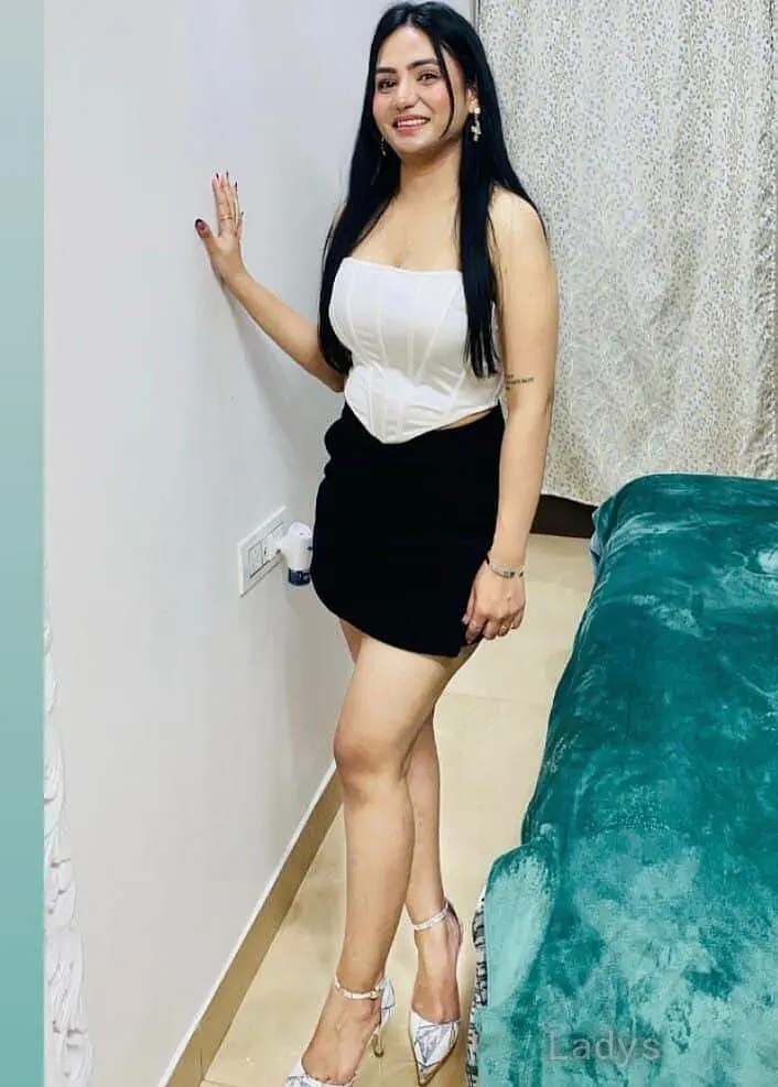Arianna, 20 years brunette escorts in Pune, height 165 sm, Weight  kg
