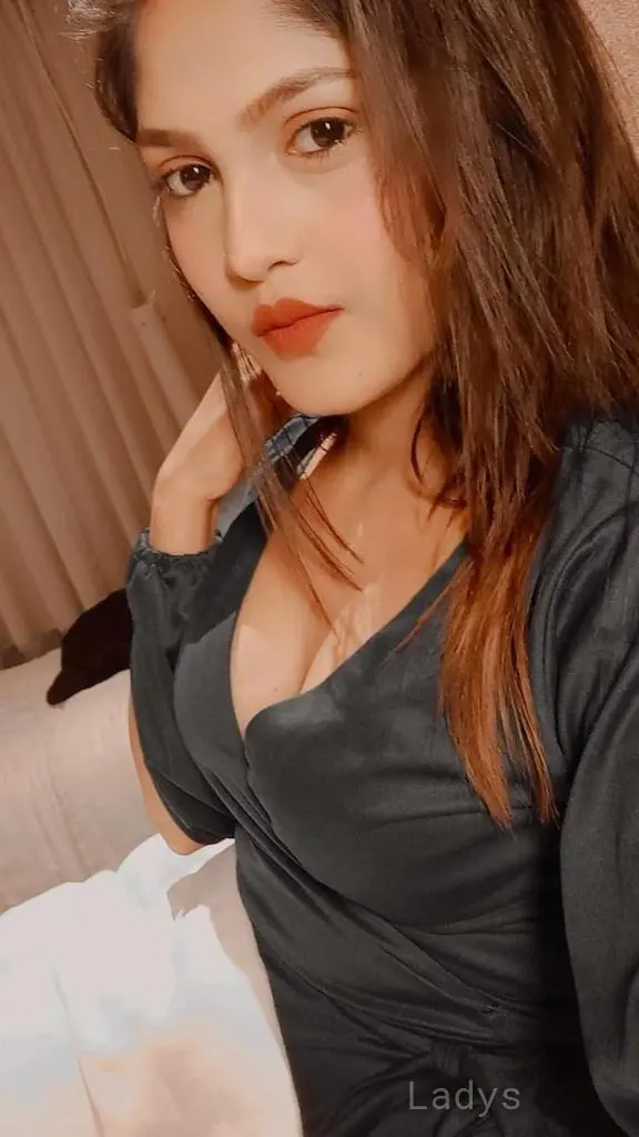 Chloe, 19 years brunette escorts in Pune, height 155 sm, Weight  kg