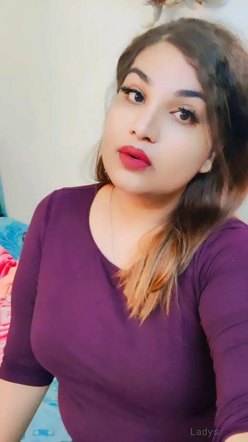 Emma, 24 years brunette escorts in Pune, height 168 sm, Weight  kg