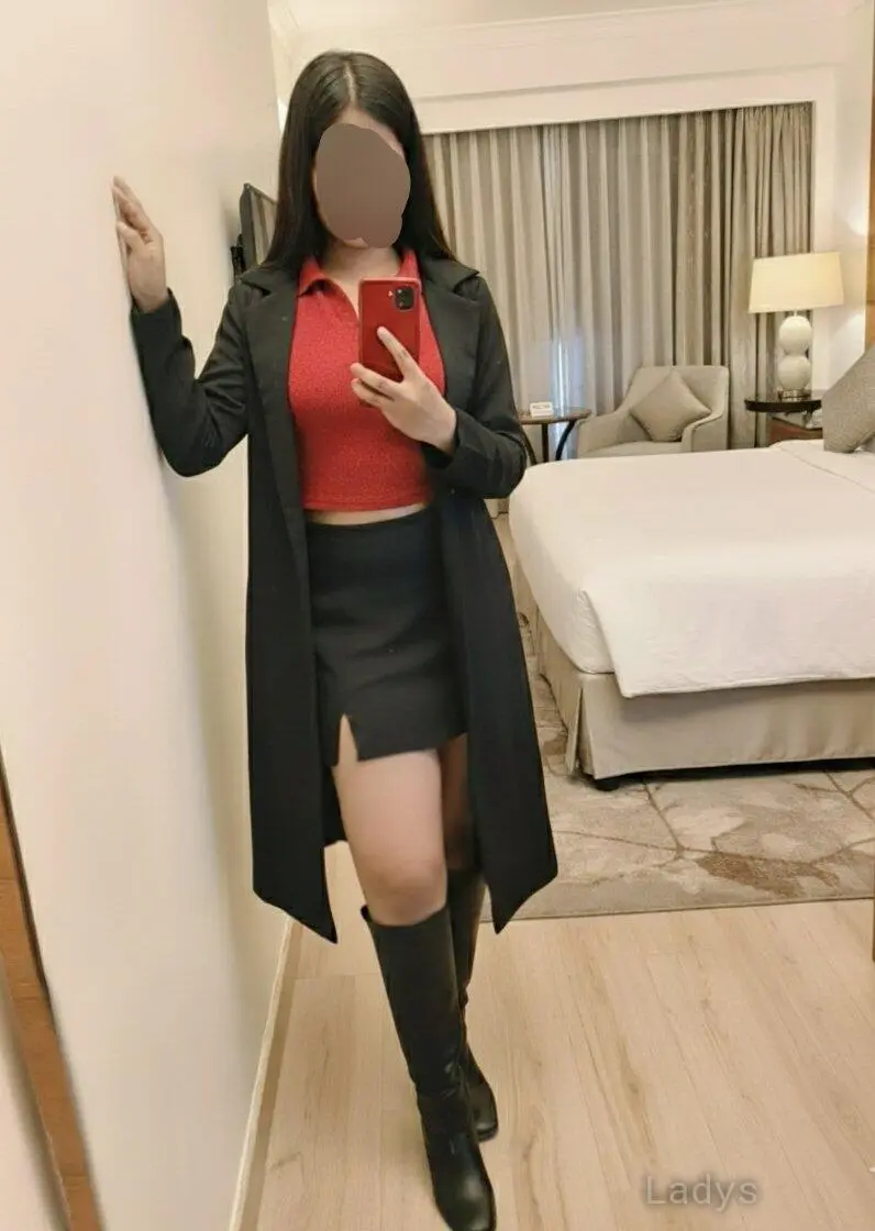 Erika, 25 years brunette escorts in Pune, height 165 sm, Weight  kg