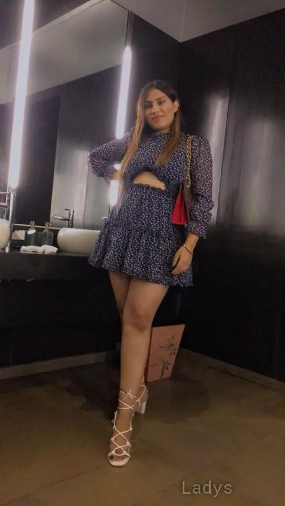 Jennifer, 23 years brunette escorts in Pune, height 165 sm, Weight kg