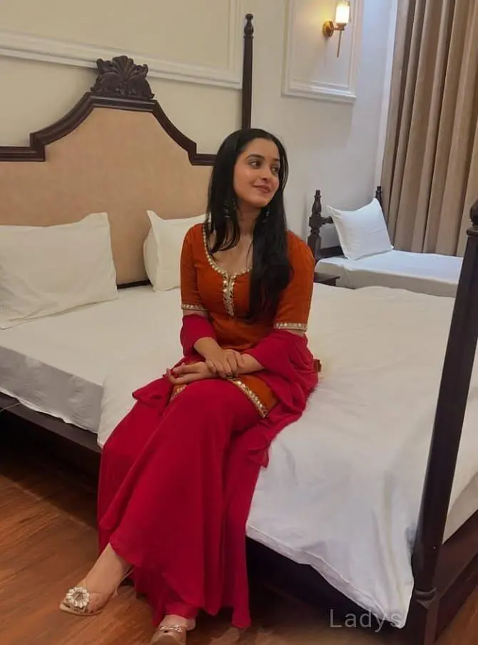 Kavya, 21 years brunette escorts in Pune, height 160 sm, Weight kg