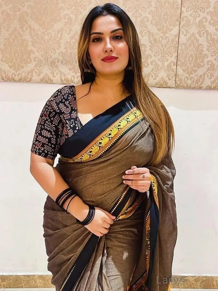 Kavya, 23 years brunette escorts in Pune, height 165 sm, Weight  kg