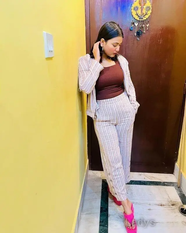 Nehal, 21 years brunette escorts in Pune, height 151 sm, Weight  kg