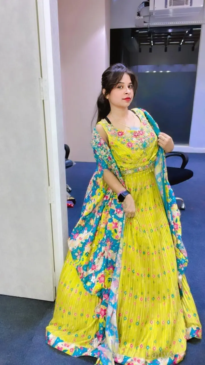 Niky, 24 years brunette escorts in Pune, height 153 sm, Weight  kg