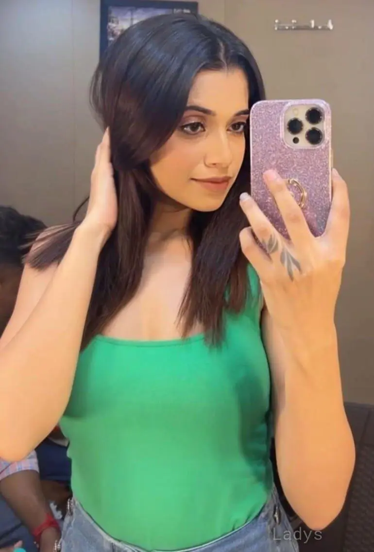 Olivia, 21 years brunette escorts in Pune, height 156 sm, Weight  kg