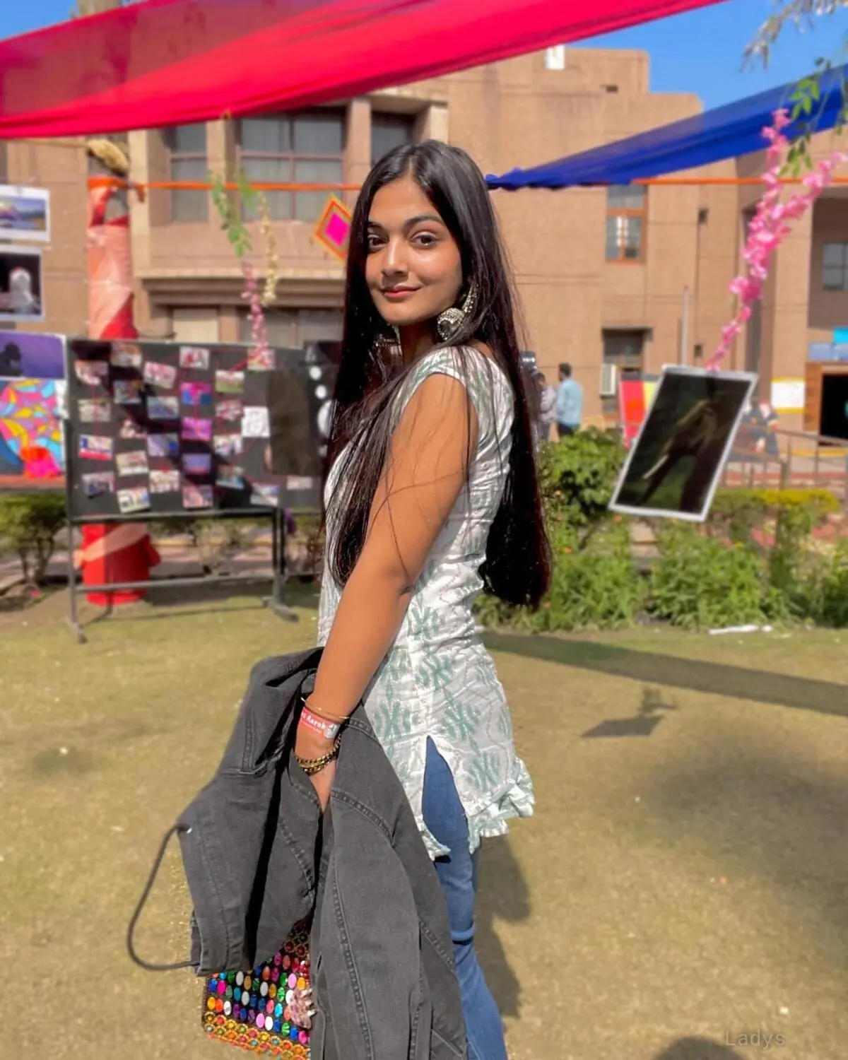 Priya, 22 years brunette escorts in Pune, height 154 sm, Weight kg