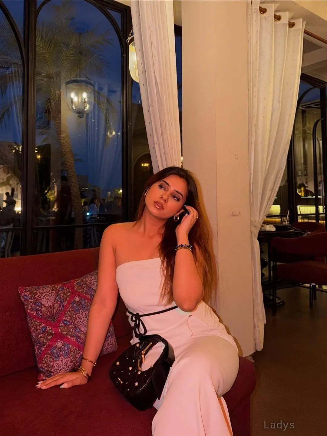 Priya, 25 years brunette escorts in Pune, height 150 sm, Weight kg
