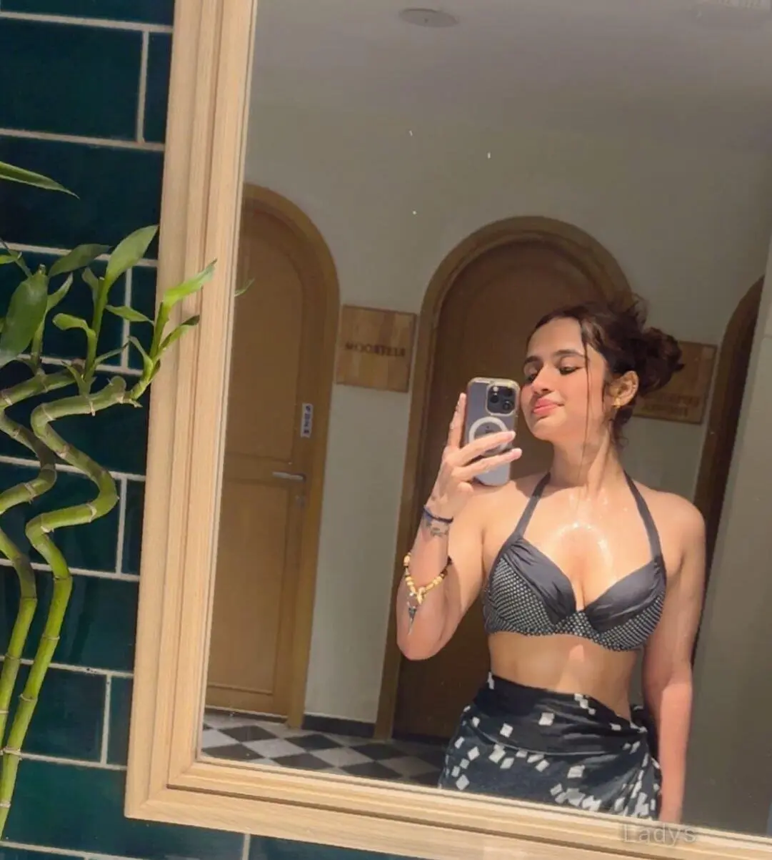 Rana, 19 years brunette escorts in Pune, height 154 sm, Weight  kg