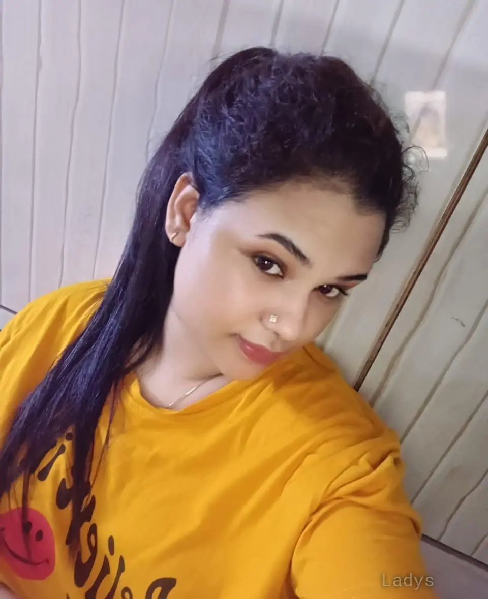 Siri, 23 years brunette escorts in Pune, height 150 sm, Weight  kg