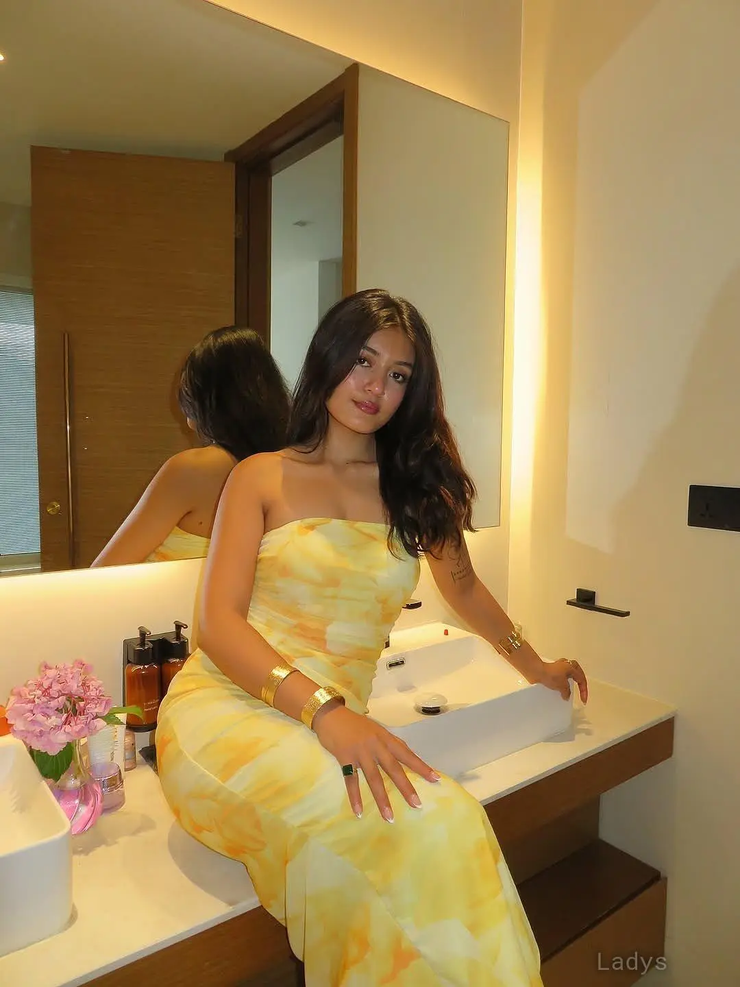 Tanya, 24 years brunette escorts in Pune, height 145 sm, Weight kg