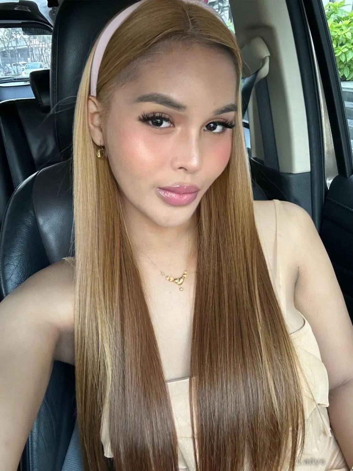 Victoria, 25 years brunette escorts in Quezon City, height 160 sm, Weight  kg