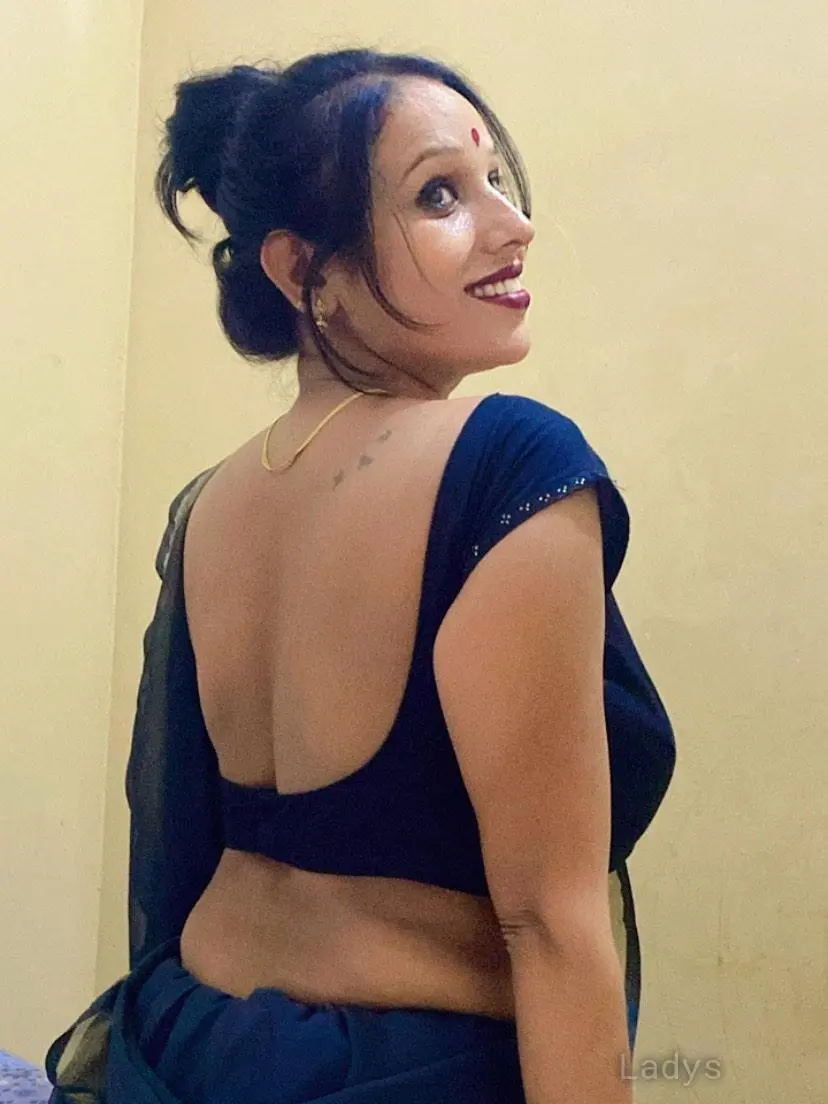 Rina, 21 years brunette escorts in Rajkot, height 154 sm, Weight kg