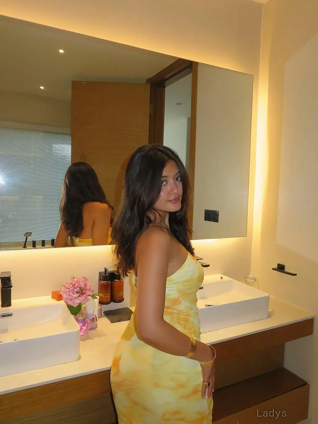 Zoya Available 24 Hours New Escort, 23 years brunette escorts in Rajkot, height 145 sm, Weight kg