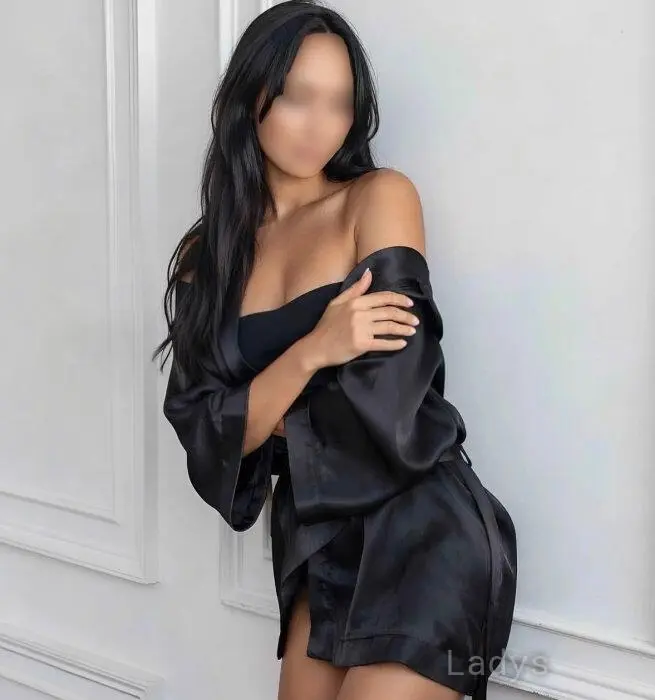 Alexandra, 30 years brunette escorts in Riga, height 170 sm, Weight 60 kg