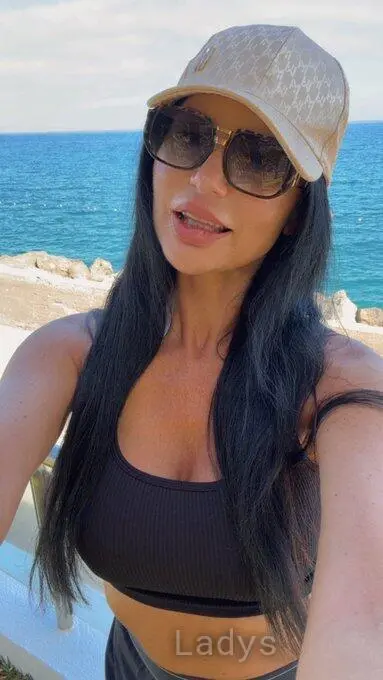 Leila, 34 years brunette escorts in Rijeka, height 171 sm, Weight 57 kg
