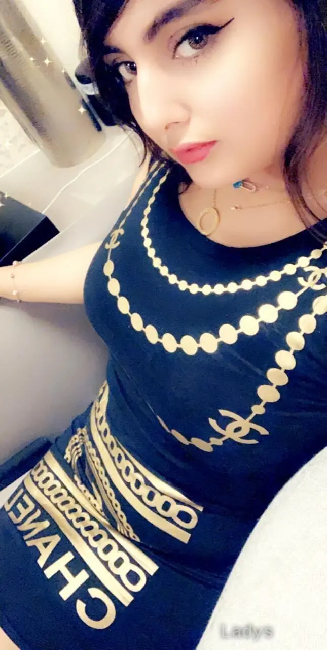 Caroline, 23 years brunette escorts in Riyadh, height 168 sm, Weight kg