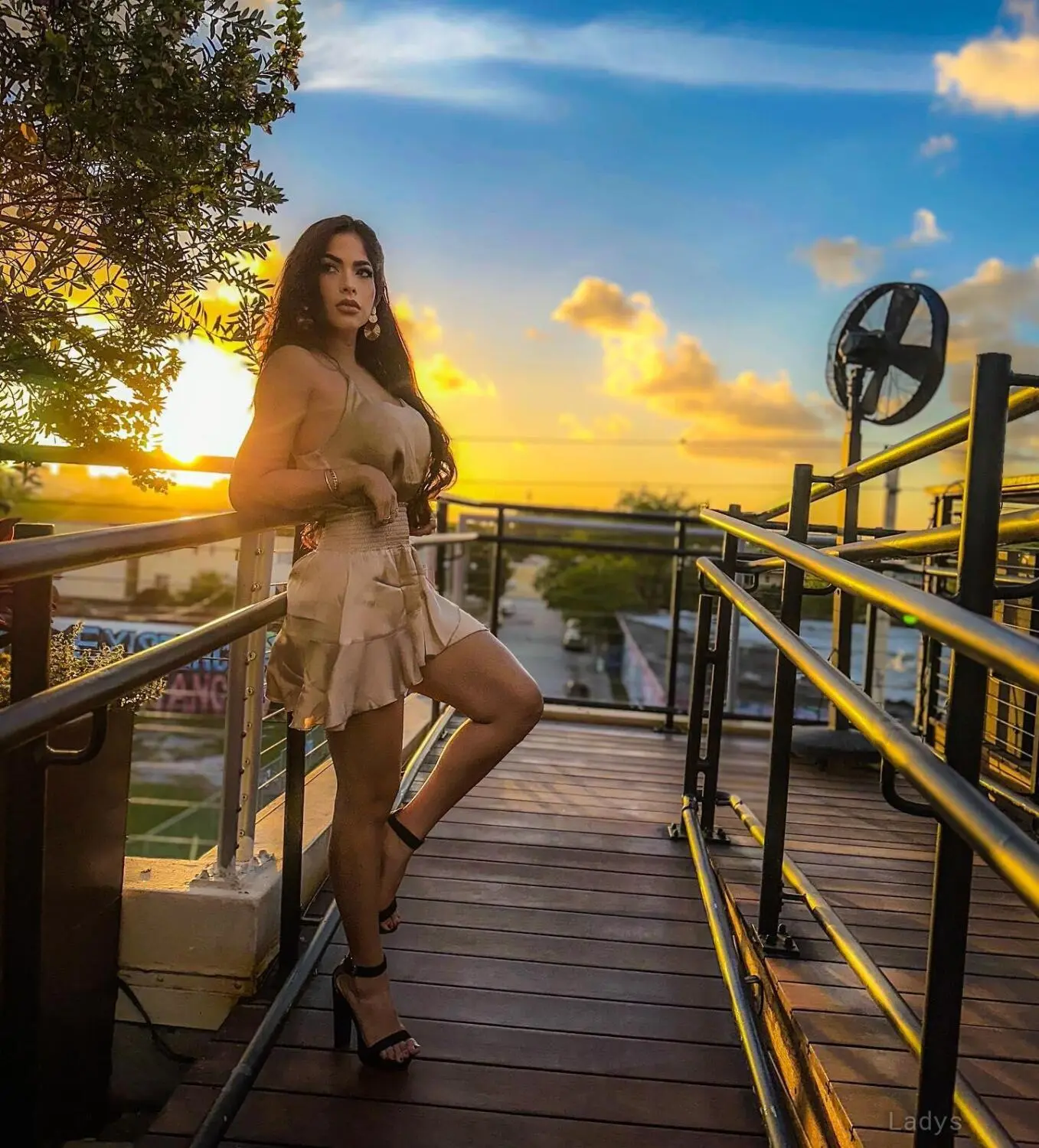 Elizabethmarquez, 24 years brunette escorts in Riyadh, height 171 sm, Weight 65 kg
