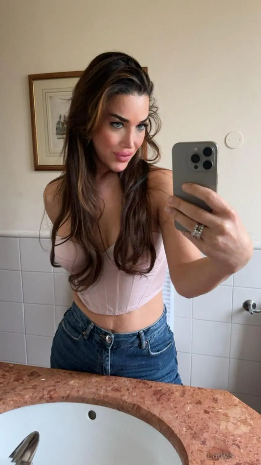 Esma, 25 years brunette escorts in Riyadh, height 170 sm, Weight kg