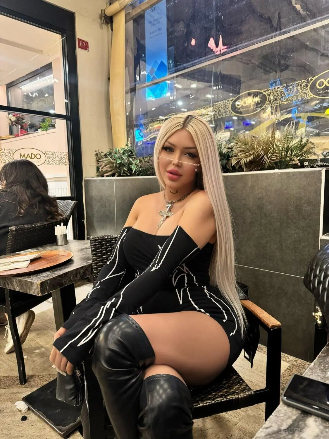 Farah, 19 years brunette escorts in Riyadh, height 165 sm, Weight kg