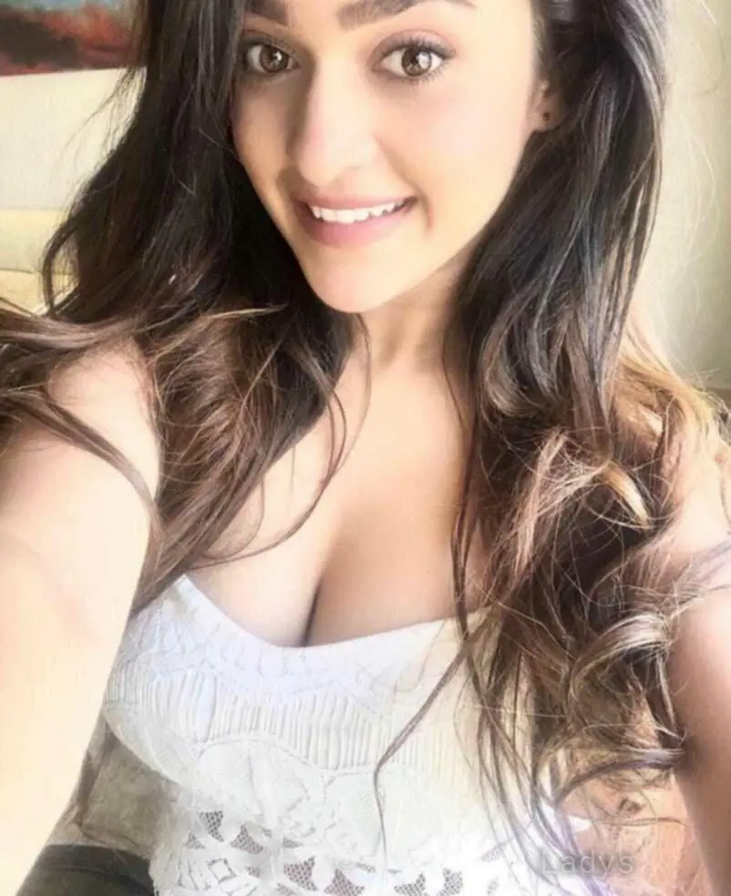 Malyja, 24 years brunette escorts in Riyadh, height 170 sm, Weight  kg