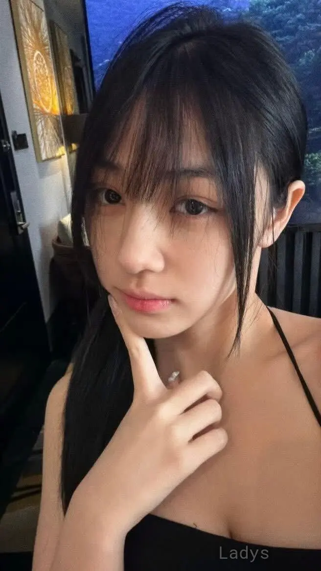 Mina, 22 years brunette escorts in Riyadh, height 170 sm, Weight  kg
