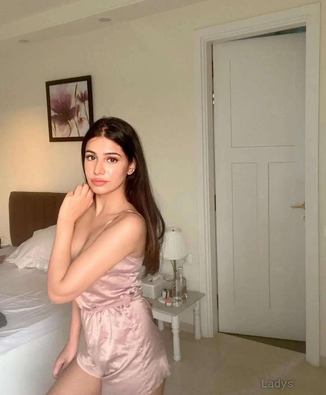 Nita, 22 years brunette escorts in Riyadh, height 165 sm, Weight  kg