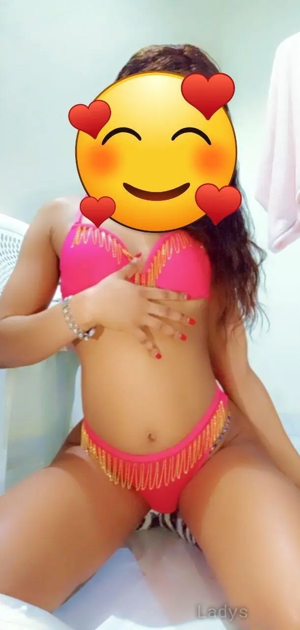 Pretty, 23 years brunette escorts in Riyadh, height sm, Weight kg
