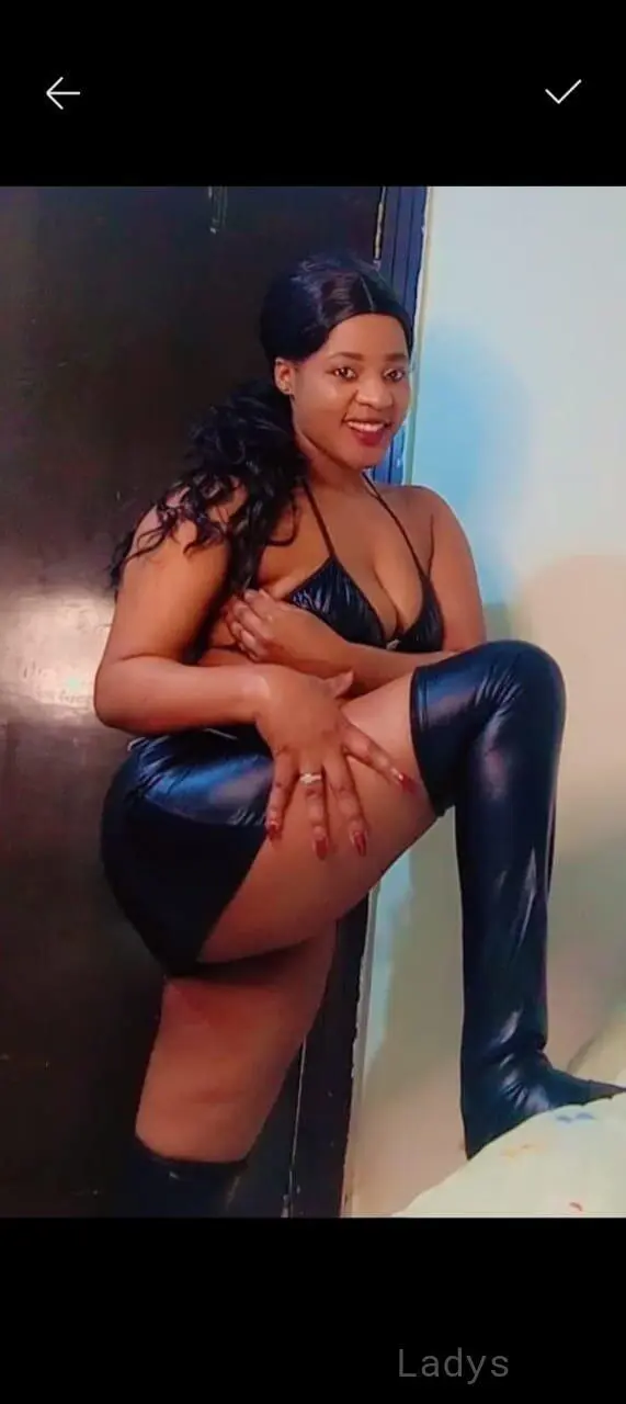 Rhima, 24 years brunette escorts in Riyadh, height 162 sm, Weight kg