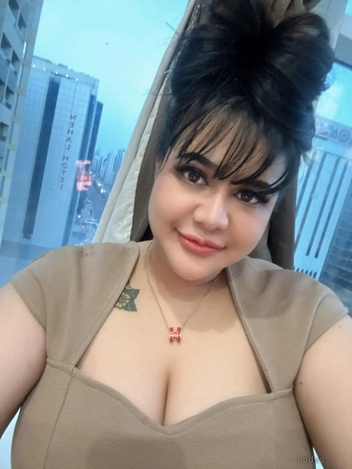 Samiya, 30 years brunette escorts in Riyadh, height 165 sm, Weight kg