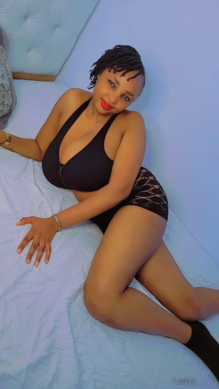 Smile, 22 years brunette escorts in Riyadh, height 159 sm, Weight kg