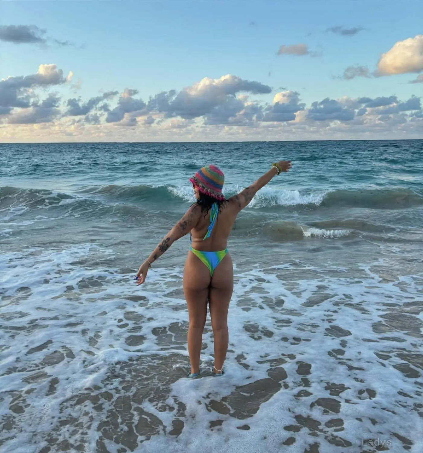 Deborah, 24 years brunette escorts in San Antonio, height 170 sm, Weight 77 kg
