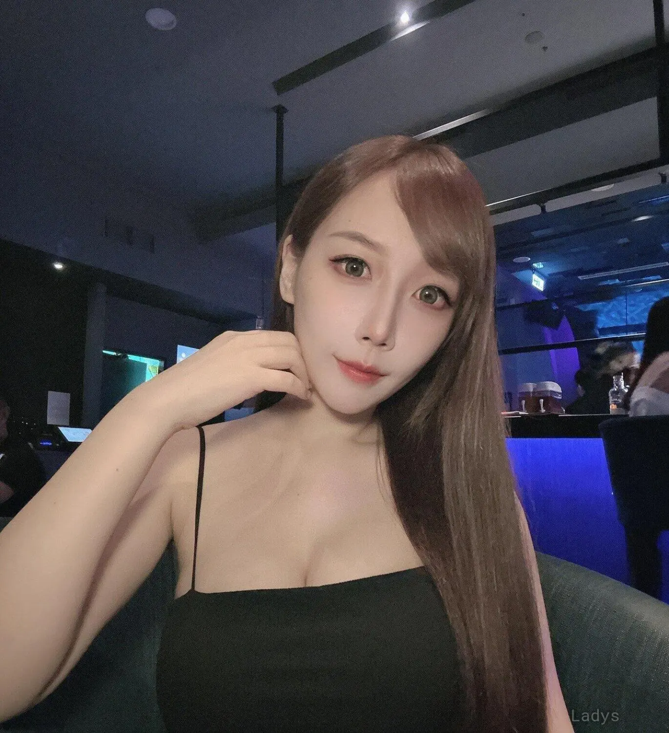 Megan, 27 years brunette escorts in Shanghai, height 180 sm, Weight  kg