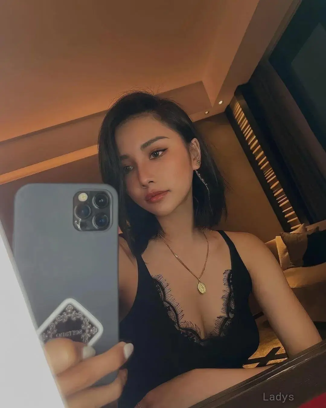 Una, 23 years brunette escorts in Shanghai, height 169 sm, Weight kg